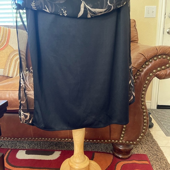 JR Bentley Women’s Floral Maxi Skirt slits size 14 NWOT - Picture 6 of 14